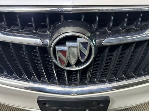 Used 2018 Buick Enclave Essence image 9