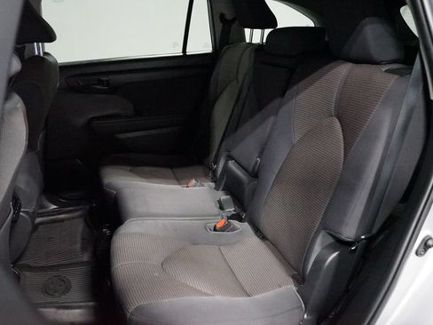 Used 2023 Toyota Highlander L FWD image 27