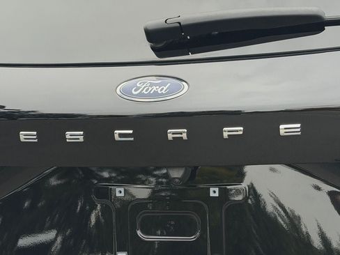 Used 2023 Ford Escape Platinum w/ Premium Technology Package AWD/4WD image 35