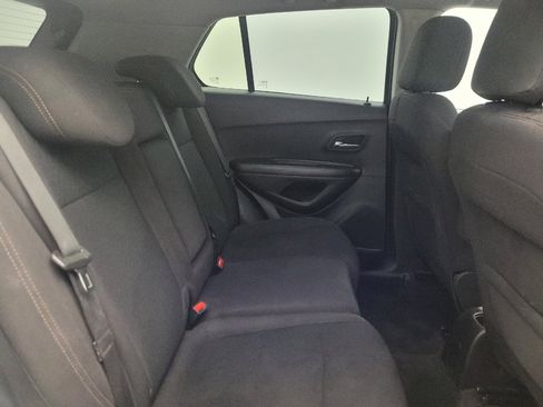 Used 2022 Chevrolet Trax LS w/ Tint and Cruise Package AWD/4WD image 19