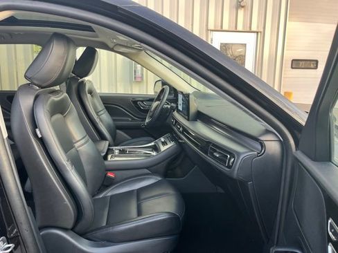 Used 2025 Lincoln Aviator AWD image 24