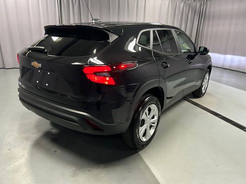 Used 2025 Chevrolet Trax LS FWD image 7