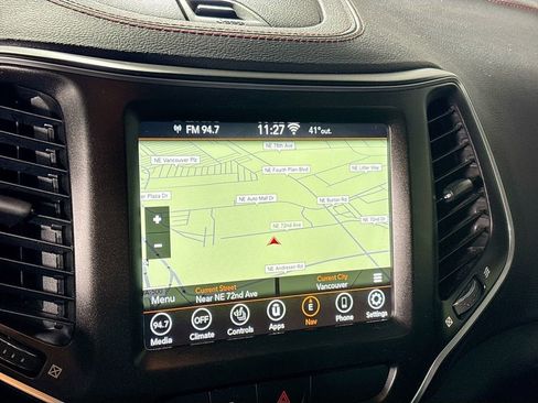 Used 2020 Jeep Cherokee Trailhawk image 16