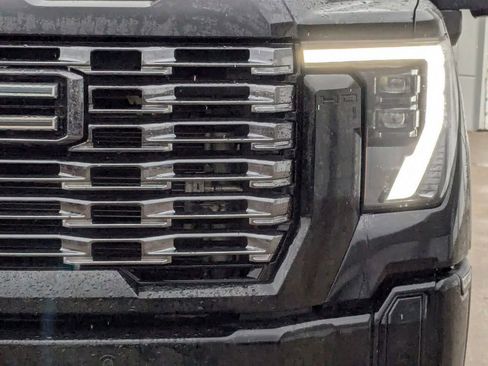 Used 2025 GMC Sierra 2500 Denali Ultimate image 10