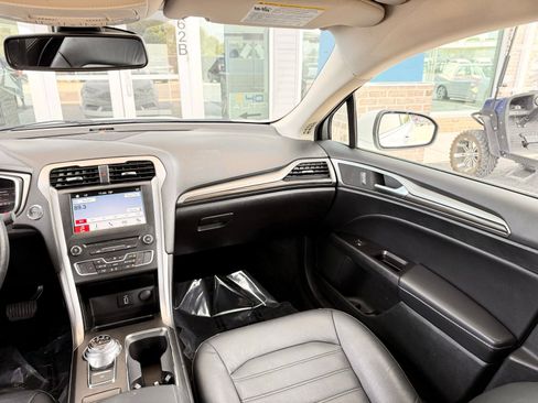Used 2018 Ford Fusion SE w/ Equipment Group 602A FWD image 24