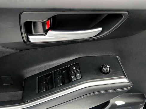 Certified 2024 Toyota Highlander XLE image 24