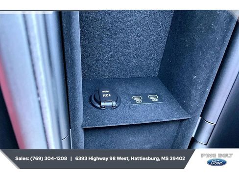 Used 2023 Genesis G90 3.5T AWD/4WD image 23