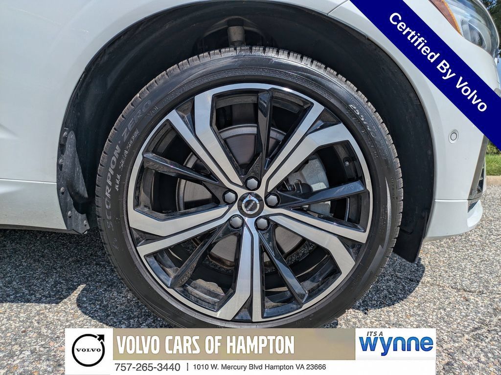 Certified 2025 Volvo XC60 T8 Ultra w/ Protection Package Premier AWD/4WD image 11