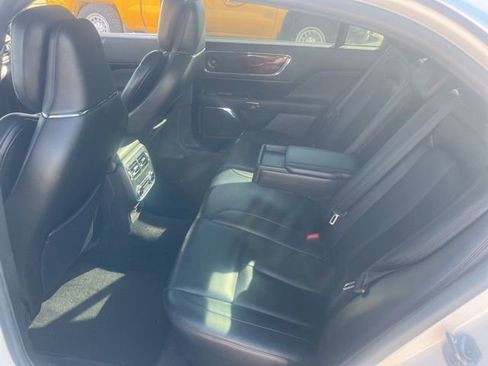 Used 2017 Lincoln Continental Reserve image 12