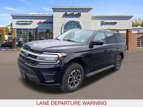 Used 2024 Ford Expedition XLT image 4