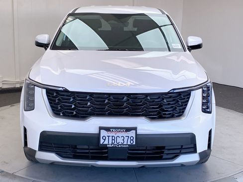Certified 2025 Kia Sorento LX image 8