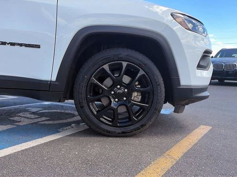 Used 2022 Jeep Compass Latitude w/ Sun and Sound Group AWD/4WD image 12