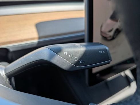 Used 2023 Tesla Model Y Long Range AWD/4WD image 23
