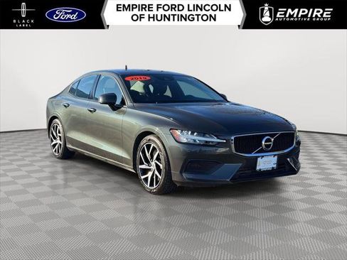 Used 2019 Volvo S60 T6 Momentum w/ Multimedia Package image 1