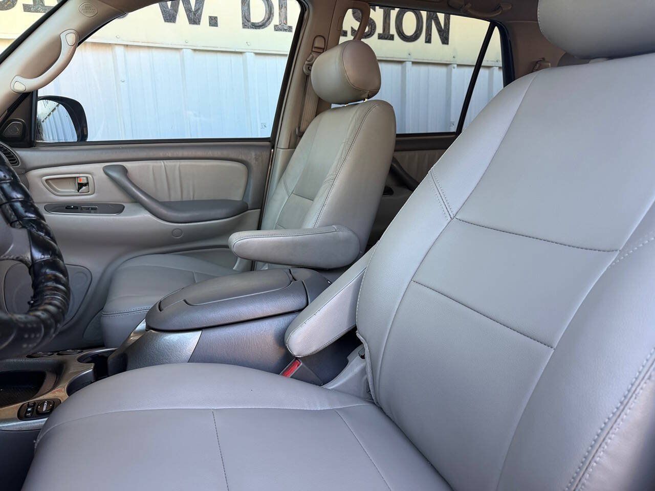 Used 2003 Toyota Sequoia Limited RWD image 12