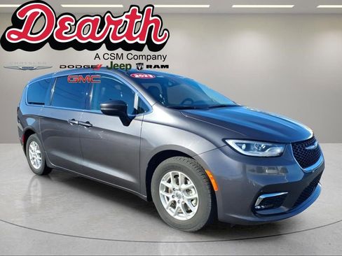 Used 2023 Chrysler Pacifica Touring-L FWD image 1