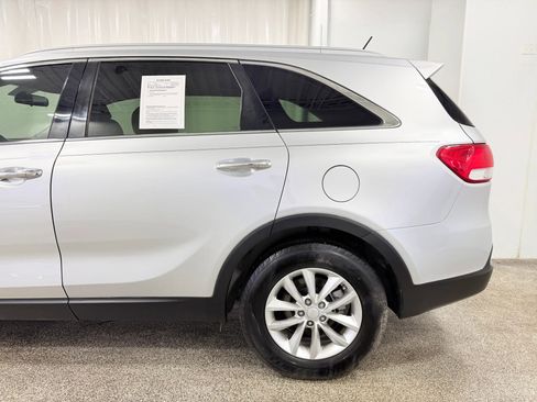 Used 2017 Kia Sorento LX FWD image 5