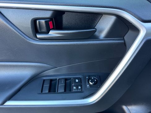 Used 2022 Toyota RAV4 LE image 10