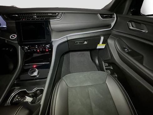 New 2025 Jeep Grand Cherokee L Altitude AWD/4WD image 27