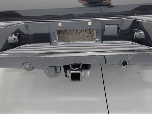 Used 2013 Chevrolet Avalanche LTZ AWD/4WD image 38