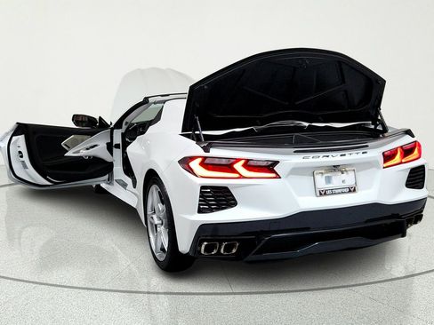 Used 2024 Chevrolet Corvette Stingray Premium Conv w/ Battery Protection Package RWD image 11