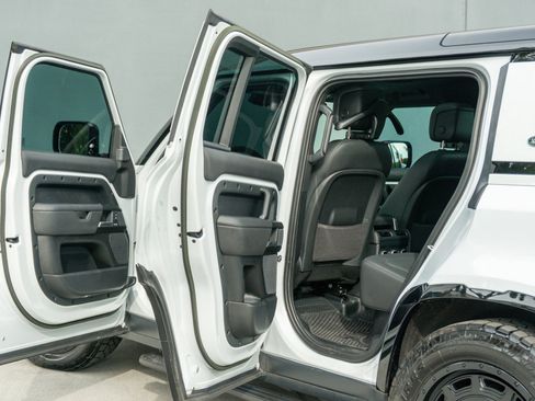 Used 2023 Land Rover Defender 110 image 61