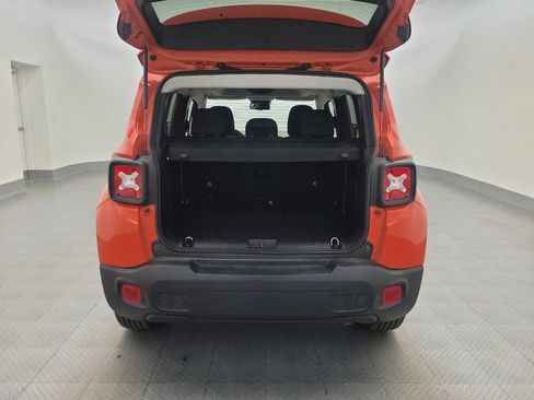 Used 2020 Jeep Renegade Latitude w/ Popular Equipment Group AWD/4WD image 29