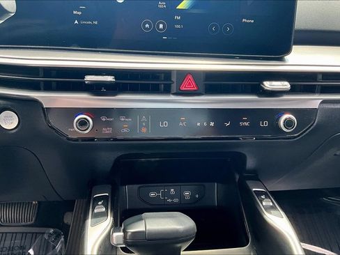 Certified 2025 Kia Sorento EX w/ Panoramic Sunroof Package AWD/4WD image 15