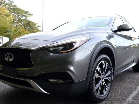 Used 2017 INFINITI QX30 Premium w/ Navigation Package image 2