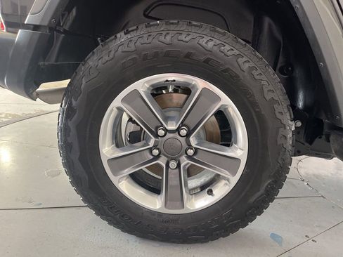 Used 2021 Jeep Wrangler Unlimited Sahara AWD/4WD image 16