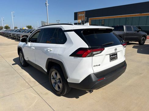 Used 2025 Toyota RAV4 XLE AWD/4WD image 3