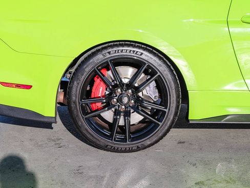 Used 2020 Ford Mustang Shelby GT500 w/ Technology Package RWD image 12