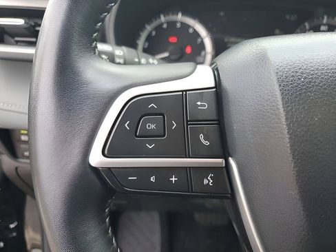 Used 2025 Toyota Highlander LE FWD image 34