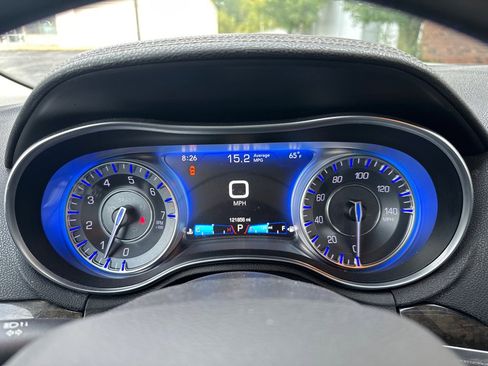 Used 2016 Chrysler 300 C image 25