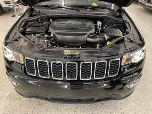Used 2021 Jeep Grand Cherokee Laredo AWD/4WD image 34