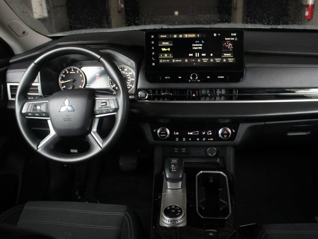 Used 2025 Mitsubishi Outlander SE FWD image 18