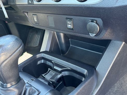 Used 2017 Toyota Tacoma SR RWD image 17
