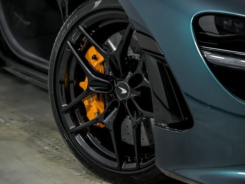 Used 2024 McLaren 750S Spider RWD image 4