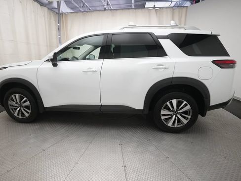 Certified 2025 Nissan Pathfinder SL AWD/4WD image 23