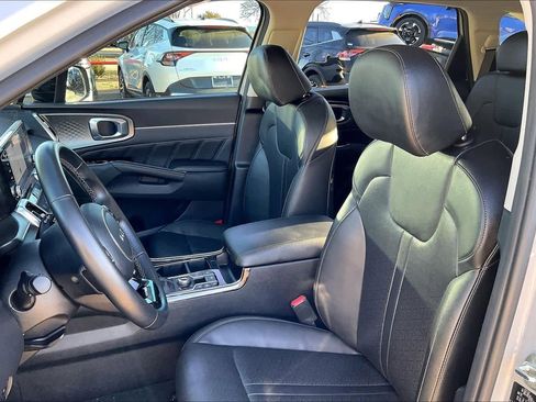 Used 2022 Kia Sorento SX image 11