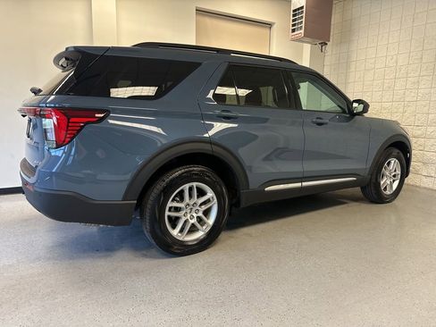 Used 2025 Ford Explorer Active AWD/4WD image 45