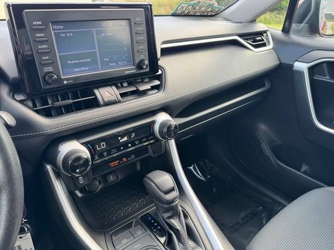Used 2020 Toyota RAV4 LE w/ All Weather Liner Package AWD/4WD image 29