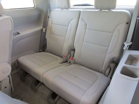 Used 2021 GMC Acadia SLE w/ Driver Convenience Package image 18