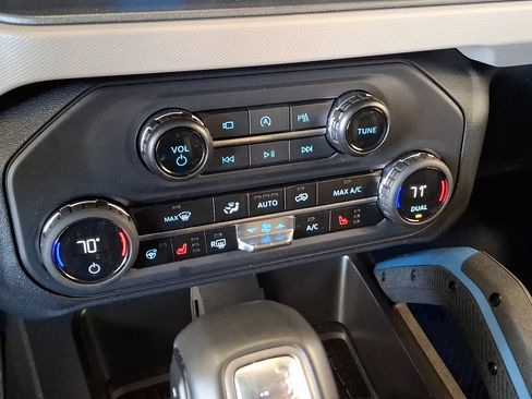 Used 2024 Ford Bronco Wildtrak image 15