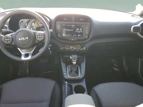 Certified 2025 Kia Soul LX image 8