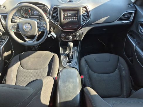 Used 2019 Jeep Cherokee Latitude w/ Popular Appearance Group FWD image 21