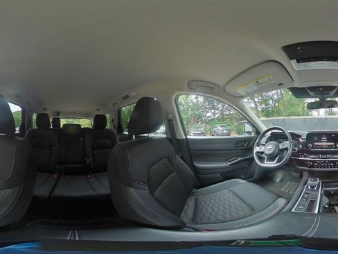 Used 2025 Nissan Pathfinder SV FWD image 45