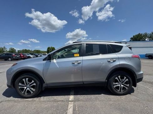 Used 2018 Toyota RAV4 LE w/ All Weather Liner Package AWD/4WD image 5