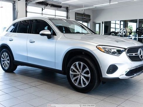 Used 2025 Mercedes-Benz GLC 300 4MATIC image 1