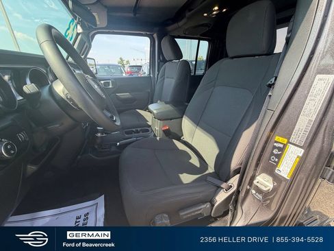 Used 2023 Jeep Gladiator Sport AWD/4WD image 15